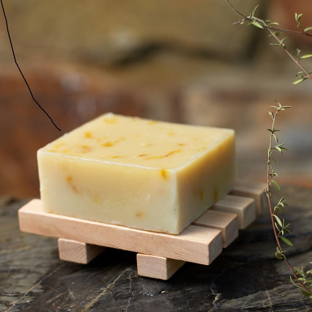 Kowhai and Calendula Organic Soap with Wooden Soap Tray-NZ Native Oils Ltd